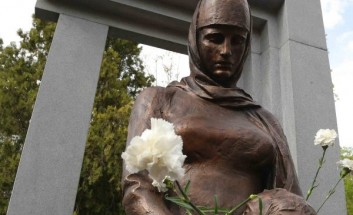 �������